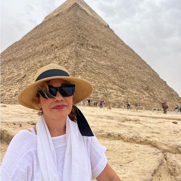 Meet your Posher, Cam - Picture 2 of 2